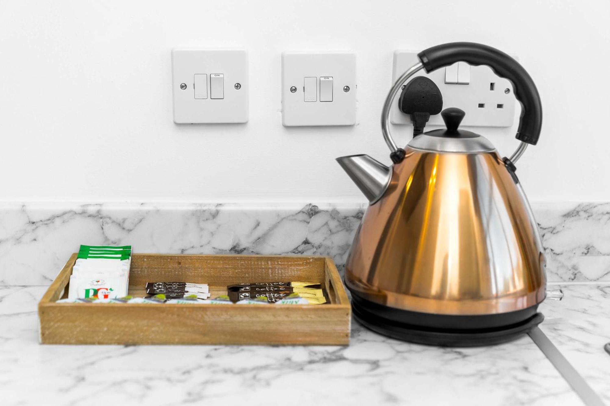 Large Modern Apartment - High-Speed Wifi - Netflix - Street Parking 3Br Birmingham Bagian luar foto